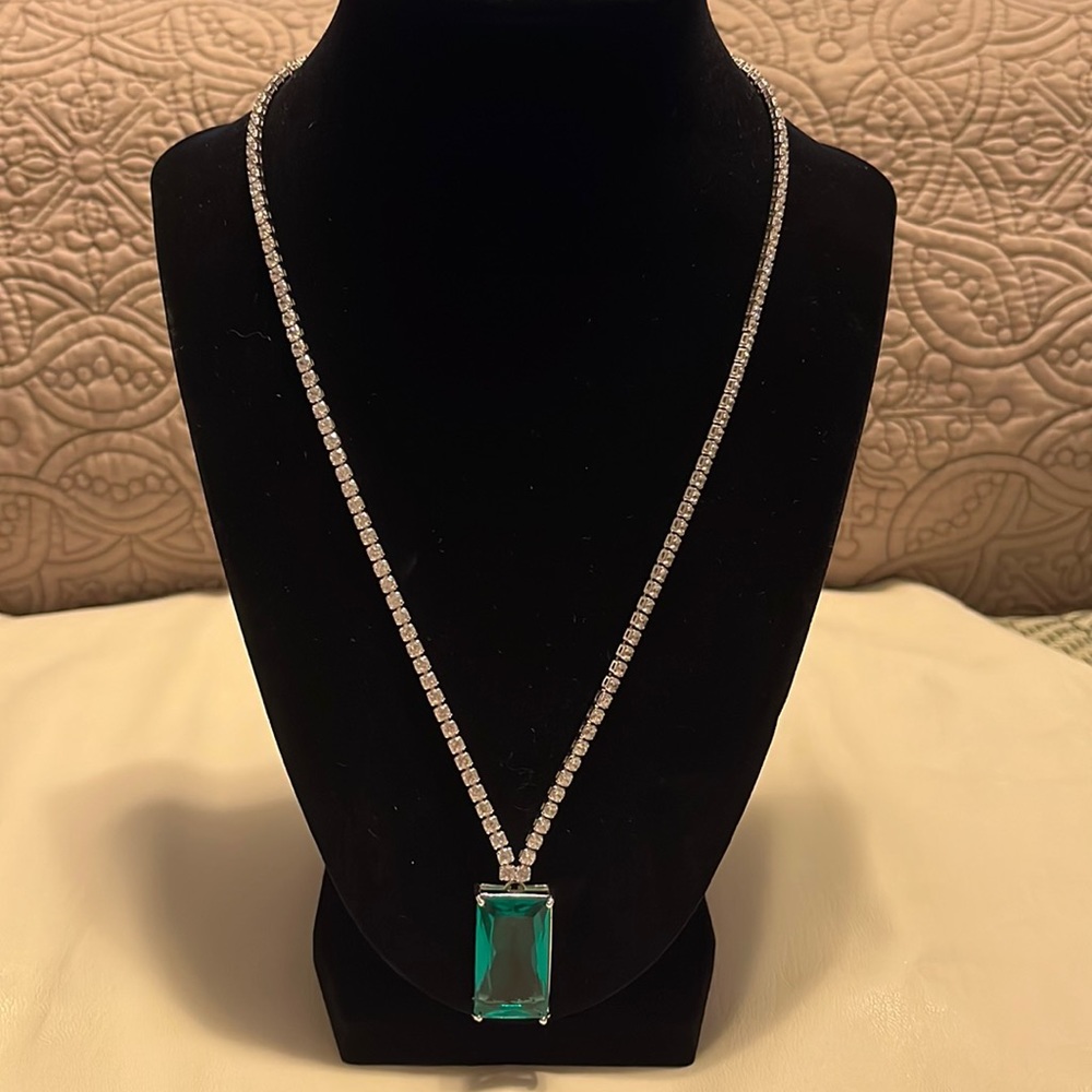 Hypoallergenic Green Necklace with Gemstones